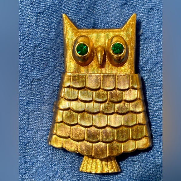 Avon Jewelry - Vintage Avon 60-70s hidden perfume Owl Brooch